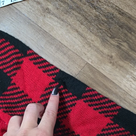RED AND BLACK NICE AND NAUGHTY LIST SWIPE REVERSIBLE CHRISTMAS SWEATER SIZE M - Picture 15 of 15